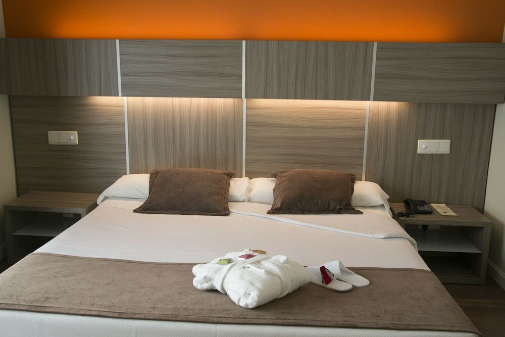 Фото Hotel Serrano by AA Hoteles