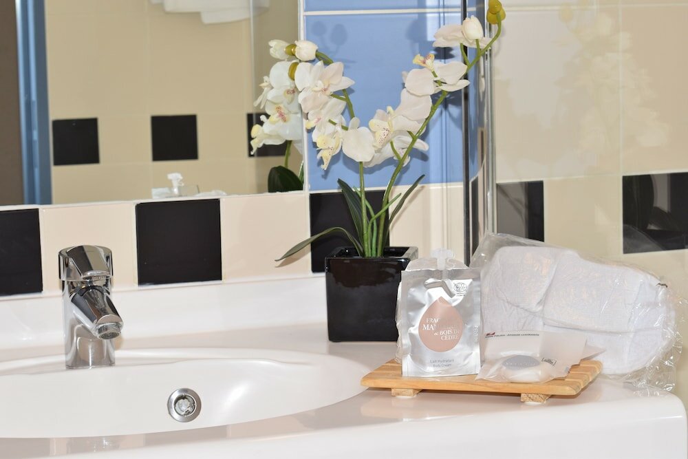 Фото Kyriad Prestige Bordeaux Ouest Mérignac