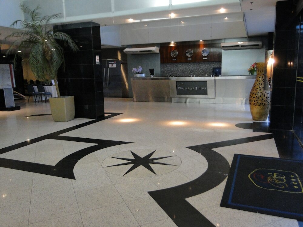 Фото Plaza Praia Suites