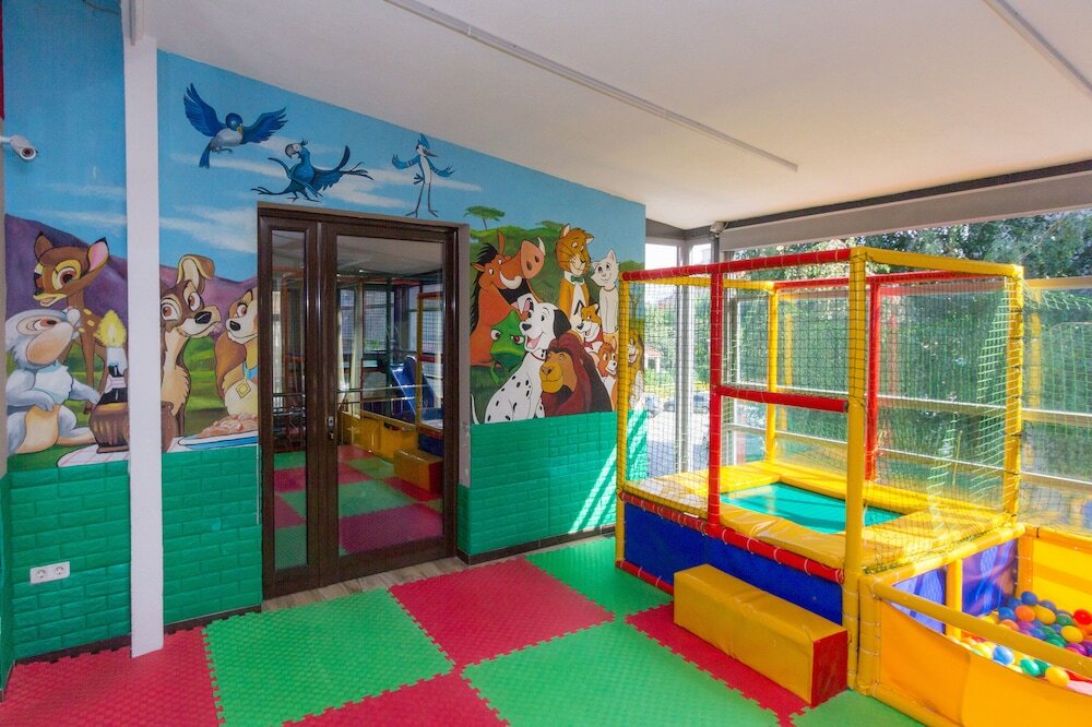 Фото Hotel Lirak