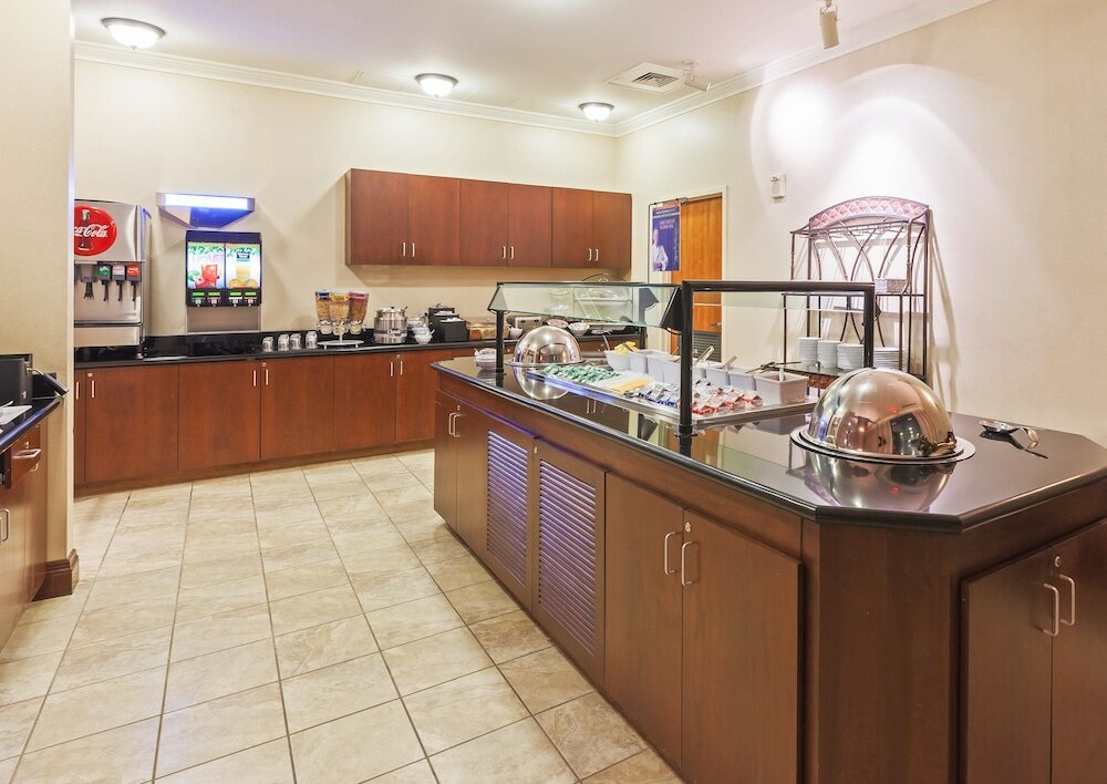 Фото Staybridge Suites San Antonio Downtown Conv Ctr, an Ihg Hotel