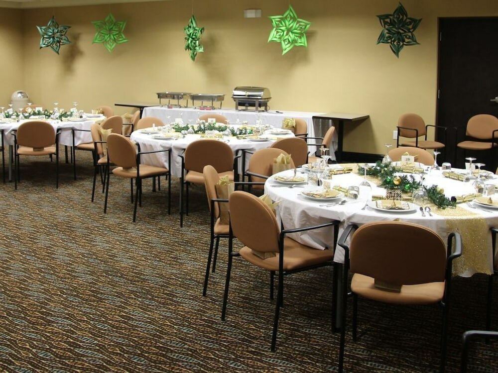 Фото Wingate by Wyndham Regina