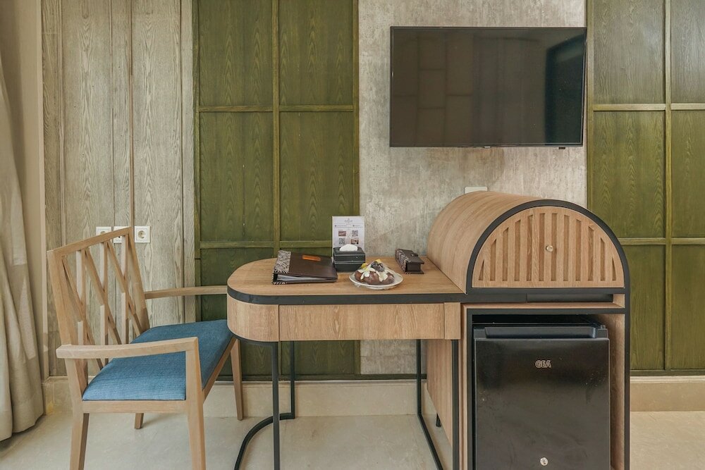 Фото Jambuluwuk Oceano Seminyak Hotel