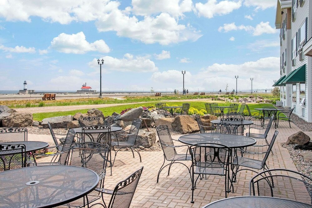 Фото Lift Bridge Lodge, Ascend Hotel Collection