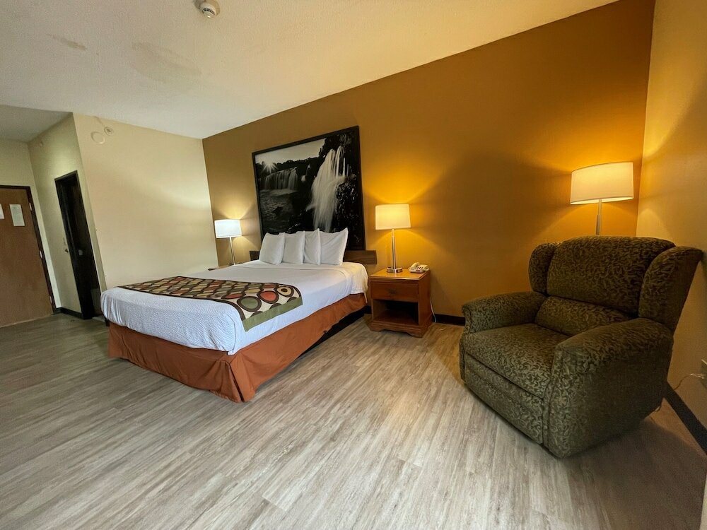 Фото Super 8 by Wyndham Pevely