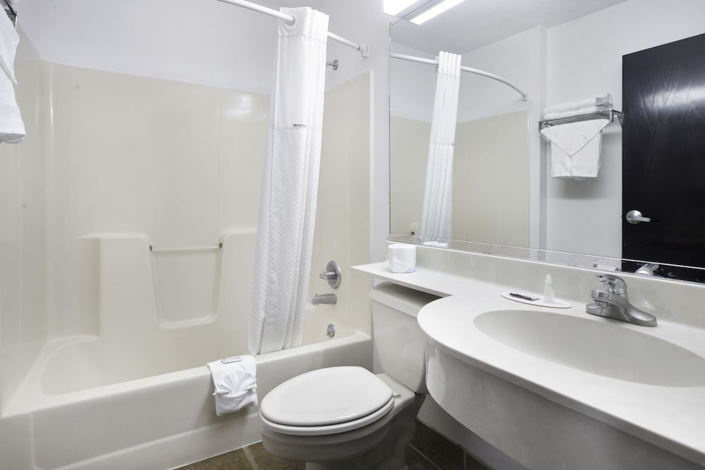 Фото Microtel Inn & Suites by Wyndham Meridian