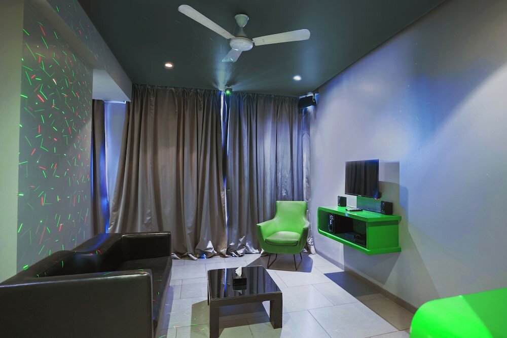 Фото SinQ Party Hotel