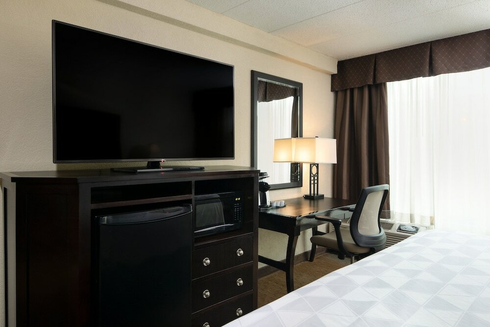 Фото Holiday Inn Hotel & Suites Charleston West, an Ihg Hotel