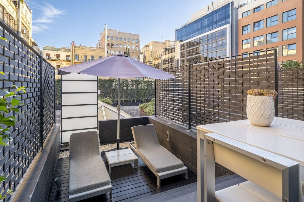 Фото Sixtytwo Hotel