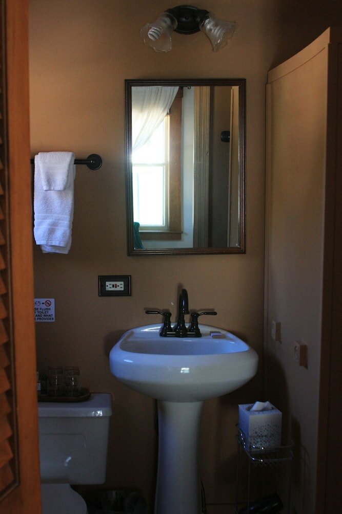 Фото Follansbee Inn