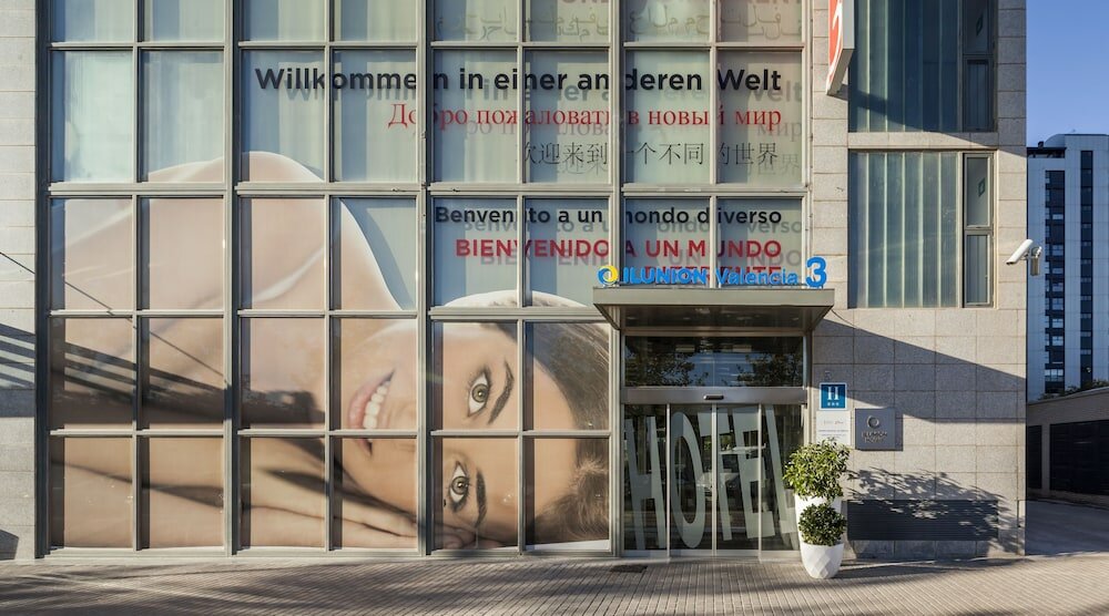 Фото Hotel Ilunion Valencia 3