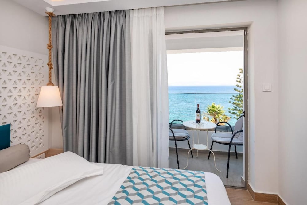 Фото Hotel Triton