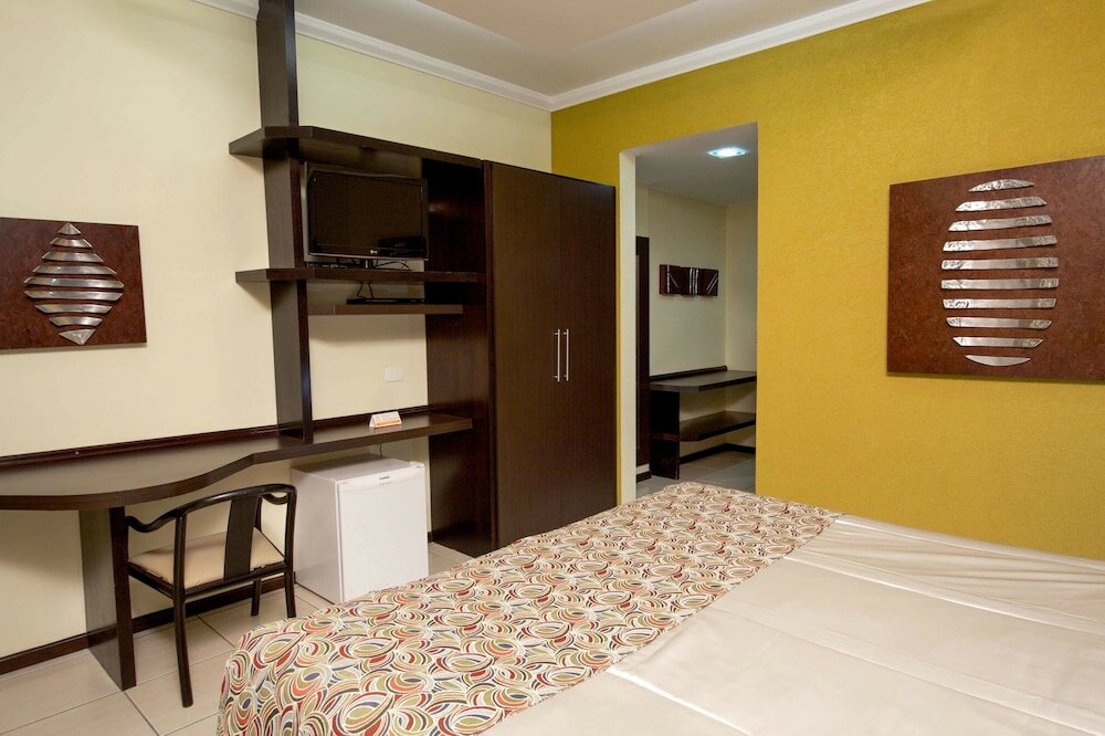 Фото Bristol Exceler Plaza Hotel