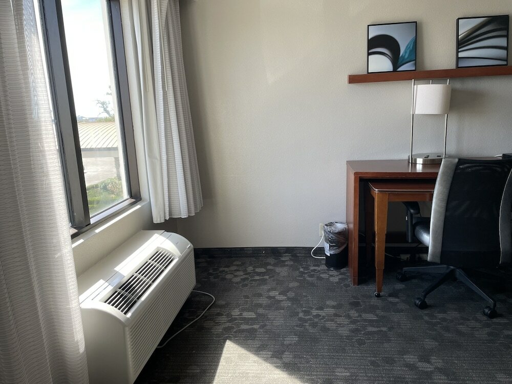 Фото Courtyard by Marriott Gulfport Beachfront