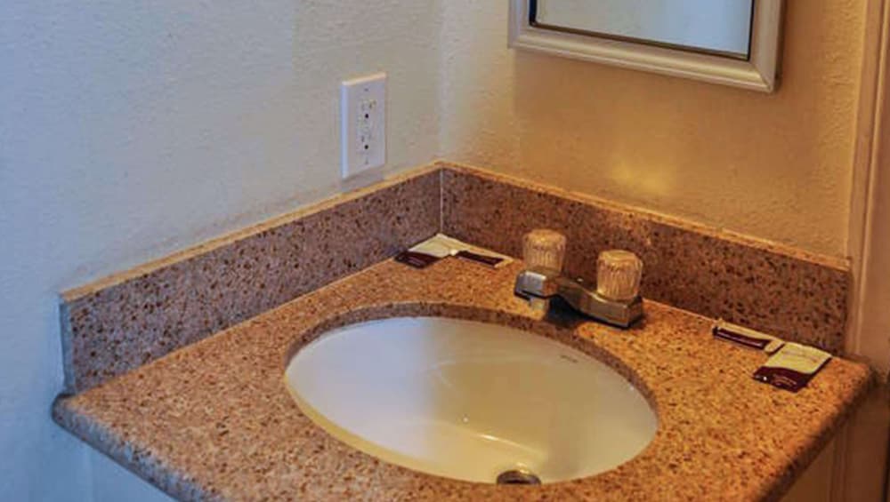 Фото California Suites Motel