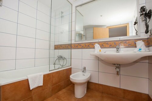 Гостиница Hotel Catalunya Ski в Праде