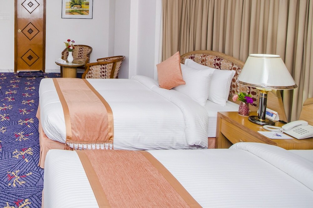 Фото Lake Castle