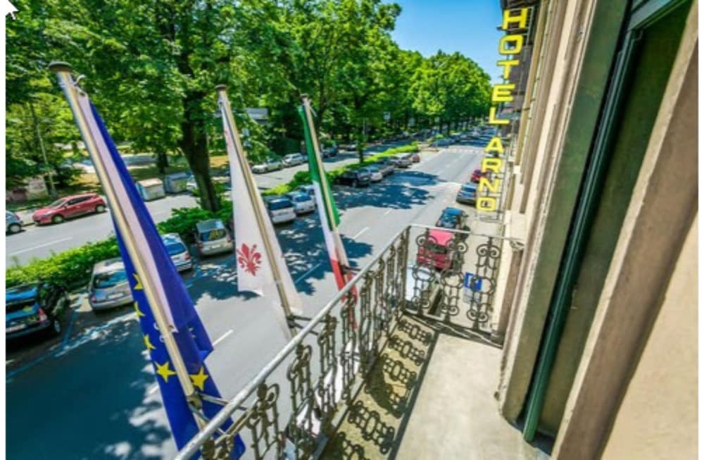 Фото отеля 2