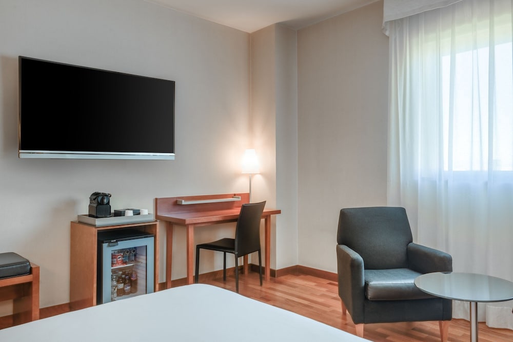 Фото Ac Hotel Alcala de Henares by Marriott