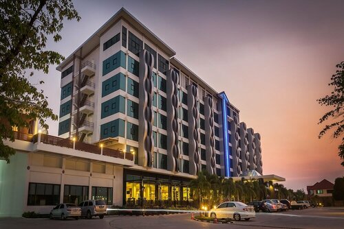 Гостиница Alvarez Hotel в Бурираме