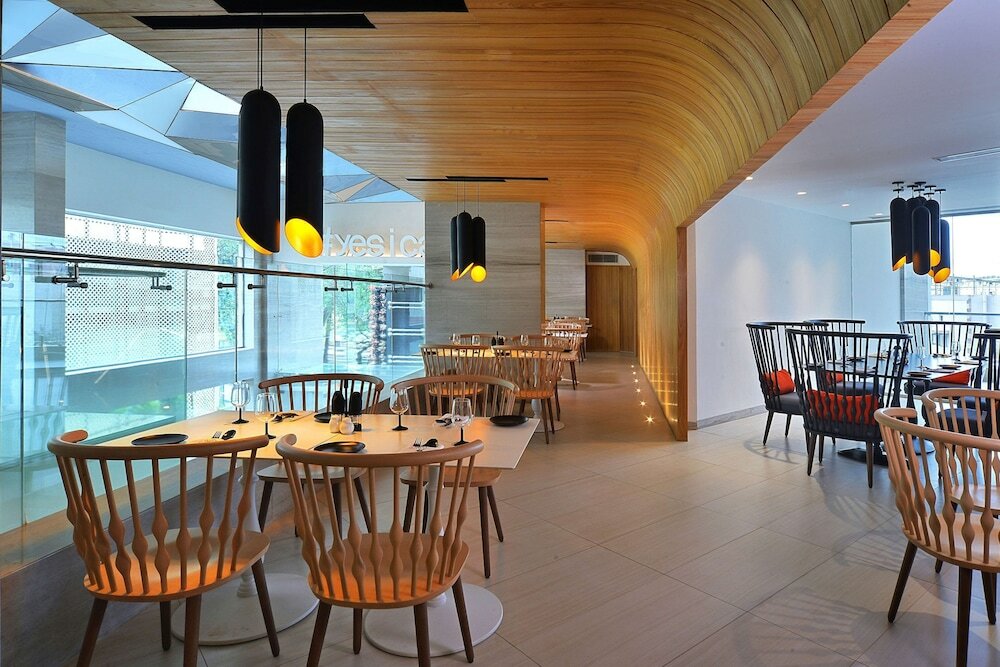 Фото Radisson Hotel Bengaluru City Center