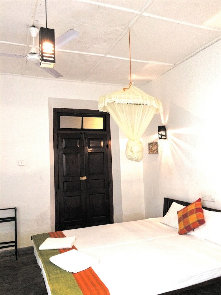 Фото Curry Bowl Restaurant & Turtles Rest