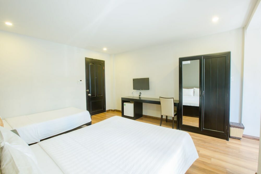 Фото Nha Trang Beach Hotel