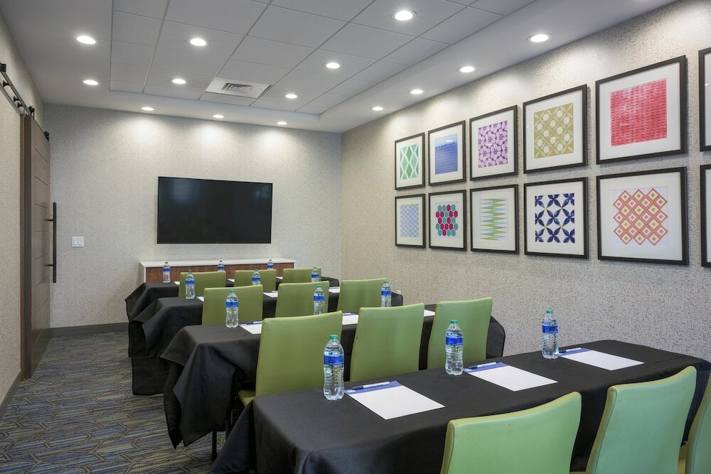 Фото Holiday Inn Express & Suites Phoenix East - Gilbert, an Ihg Hotel