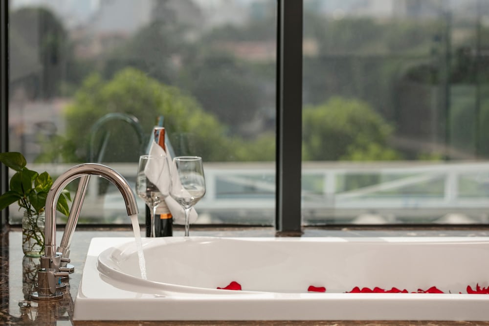 Фото Adonis Hotel