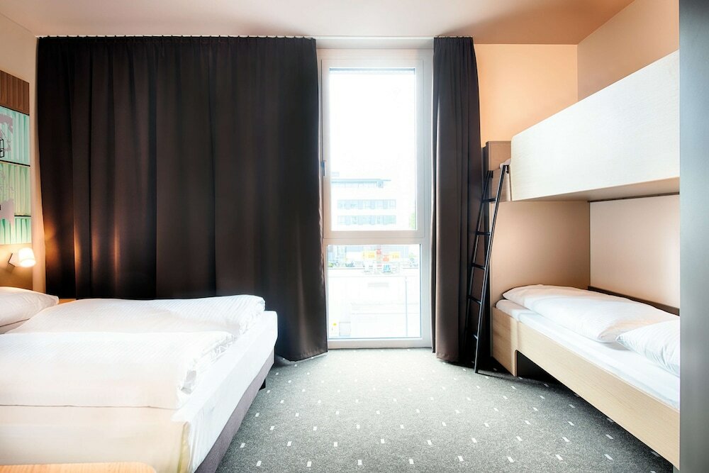 Фото B&b Hotel Stuttgart-Neckarhafen