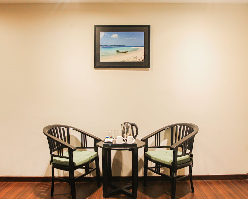 Фото J Hotel