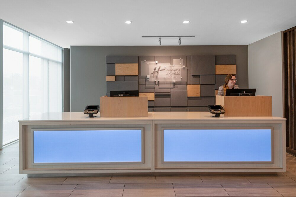 Фото Holiday Inn Express & Suites Phoenix - Airport North, an Ihg Hotel