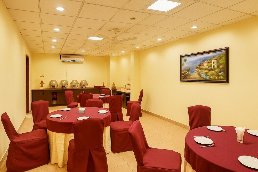 Фото Hotel Tjs Royale