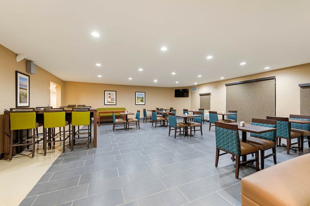 Фото Comfort Inn & Suites