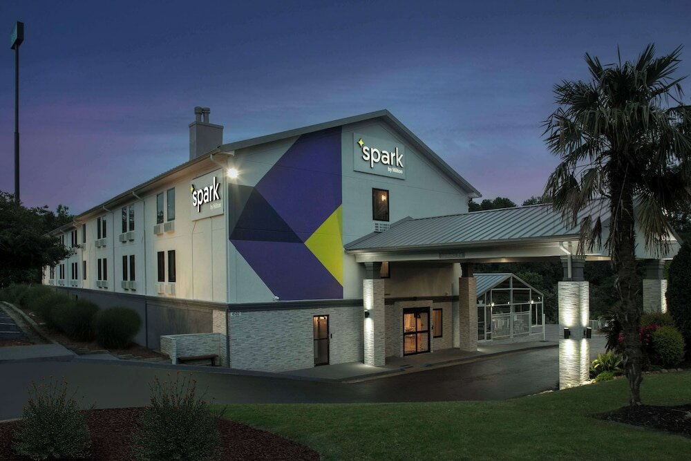 Фото Отель Spark by Hilton Atlanta Cumberland Ballpark