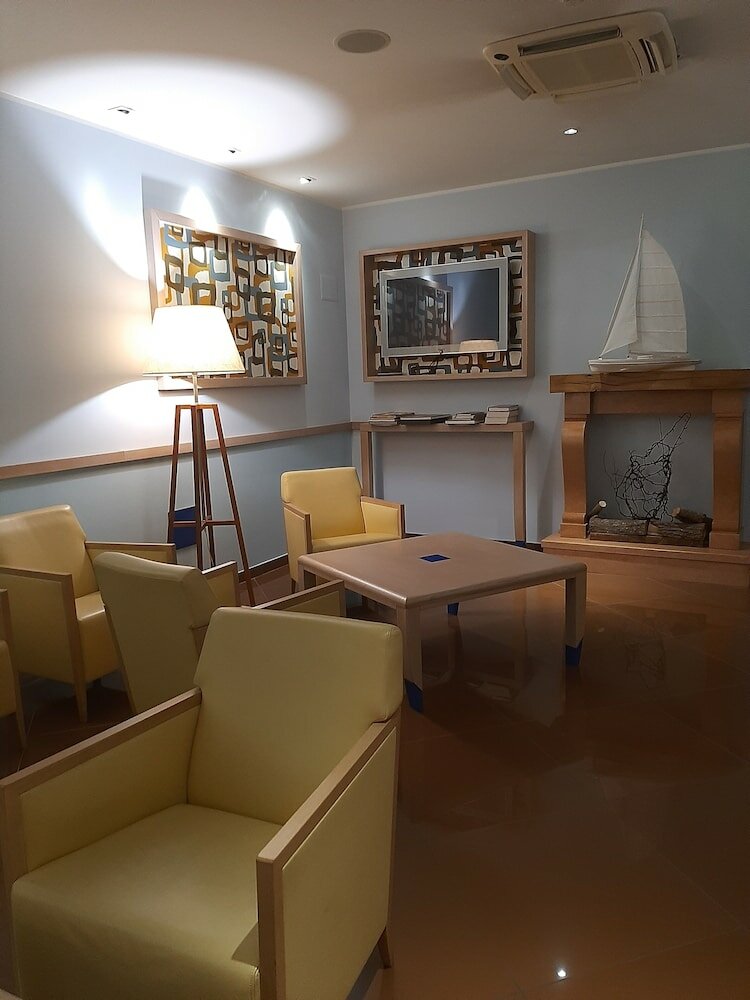 Фото Hotel Chiaraluna