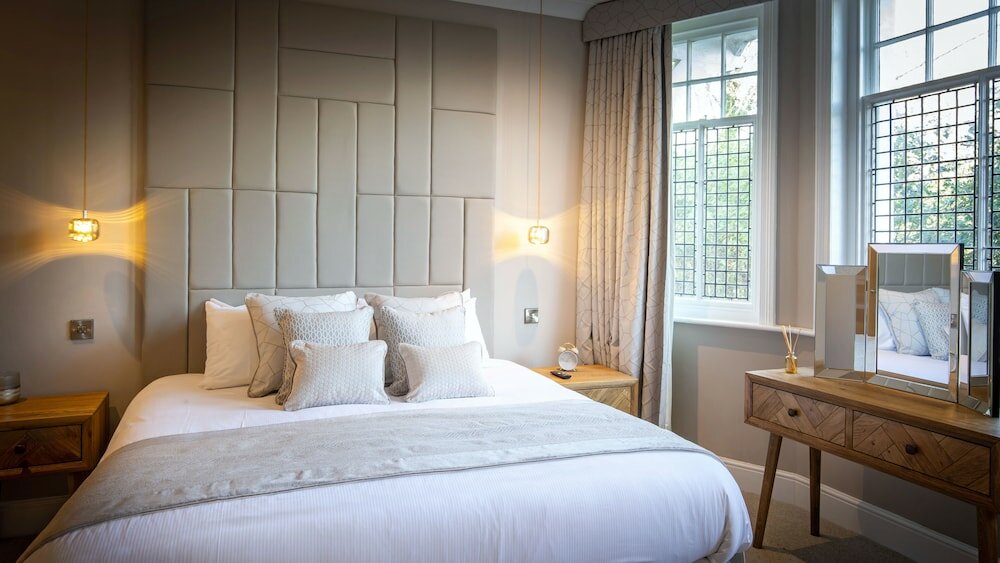 Фото Rowton Hall Hotel and SPA