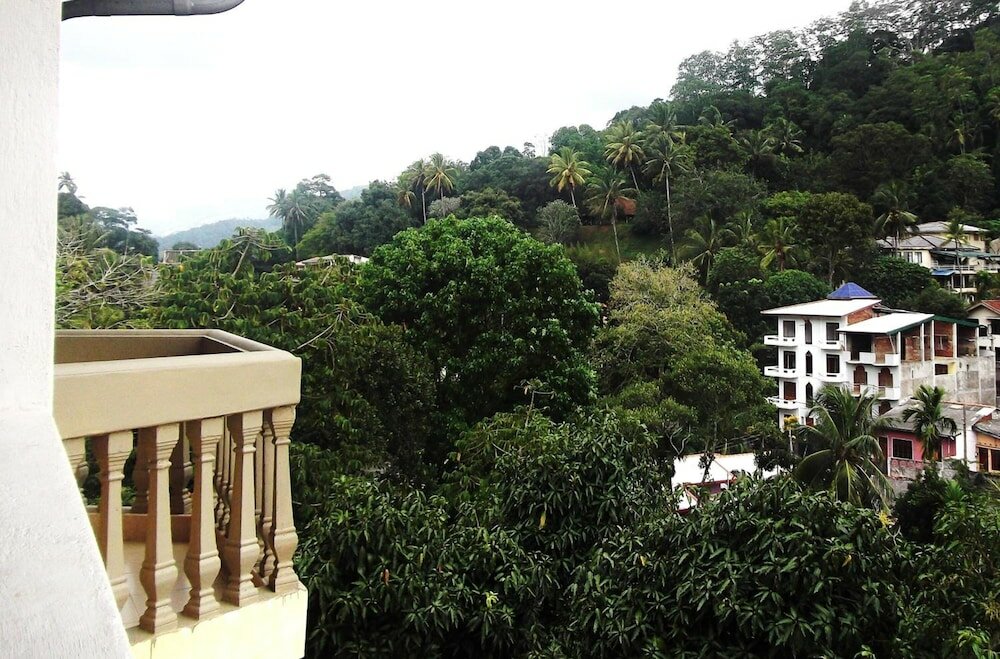 Фото Majestic Tourist Hotel