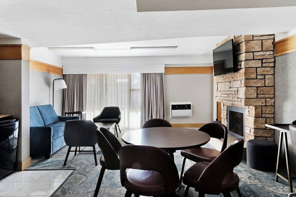 Фото Four Points by Sheraton Ventura Harbor Resort