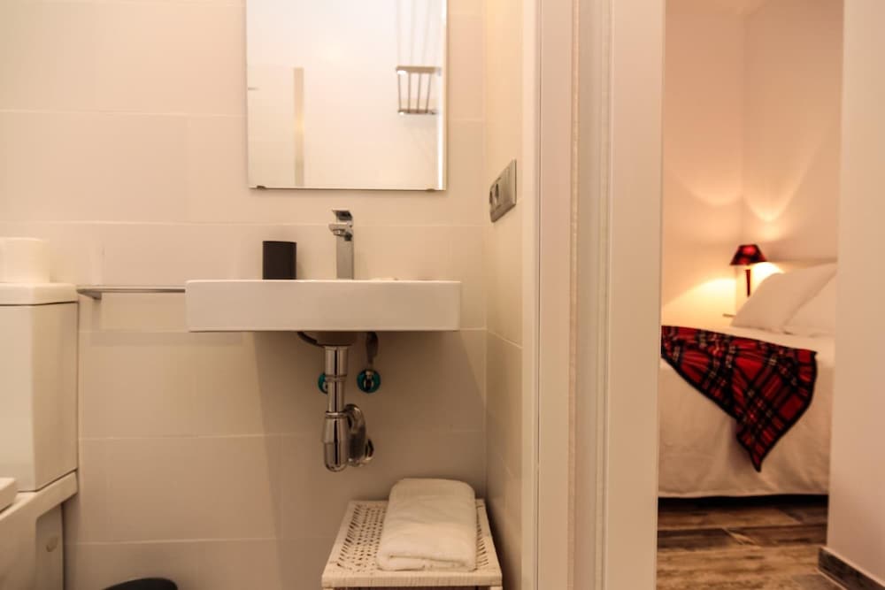 Фото The 8 Rooms House