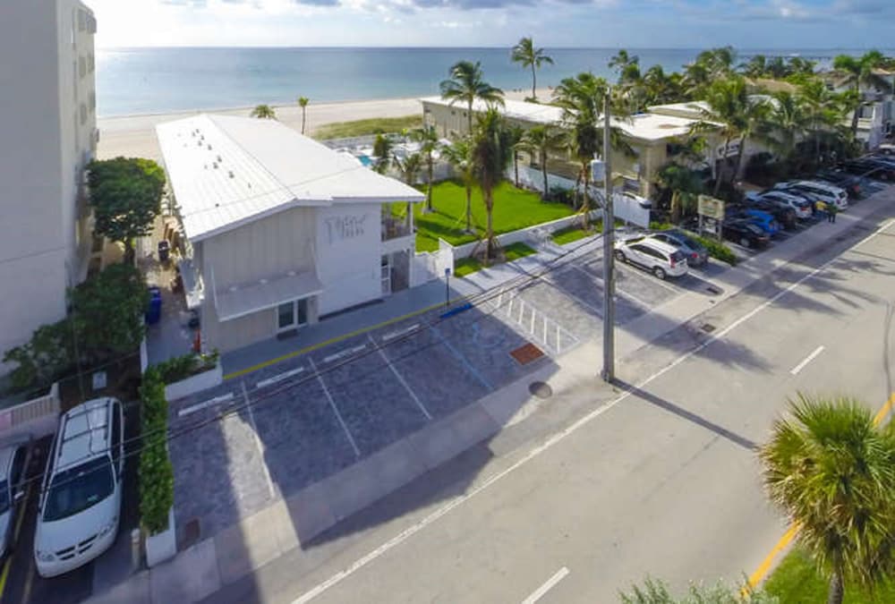 Фото Tides Inn Hotel