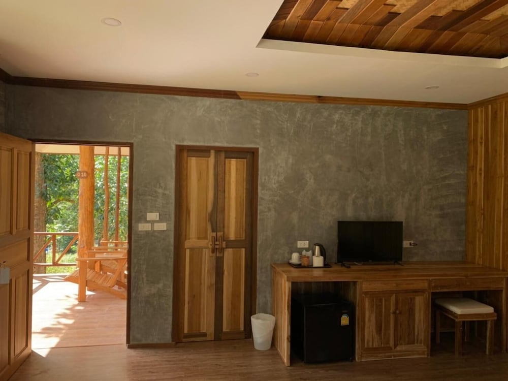 Фото Thiw Son Beach Resort