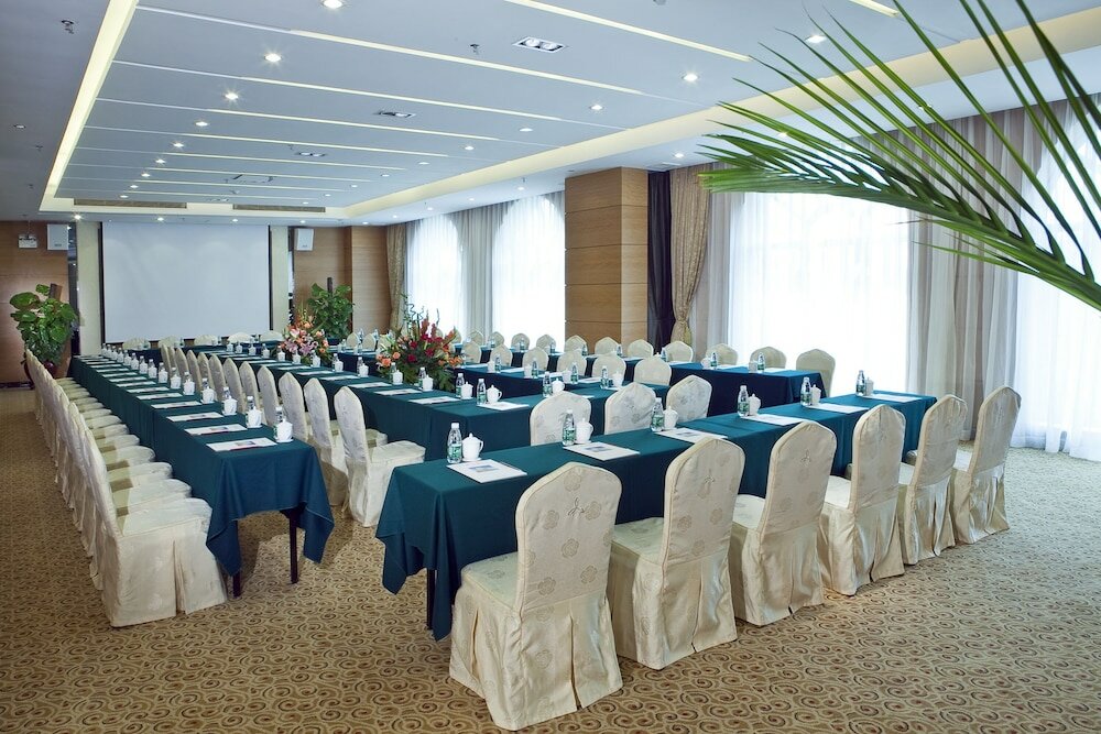 Фото Jiangmen Gladden Hotel