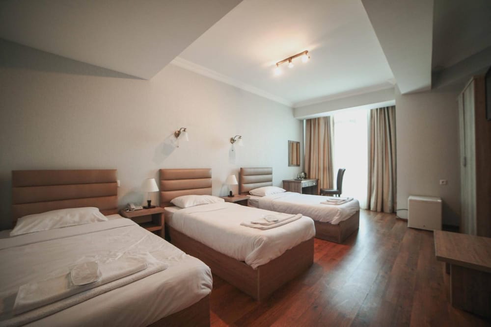 Фото LPlaza Hotel