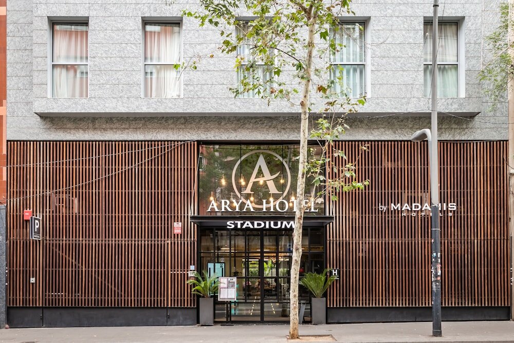 Фото Arya Stadium Hotel