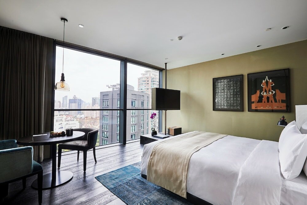 Фото The Middle House