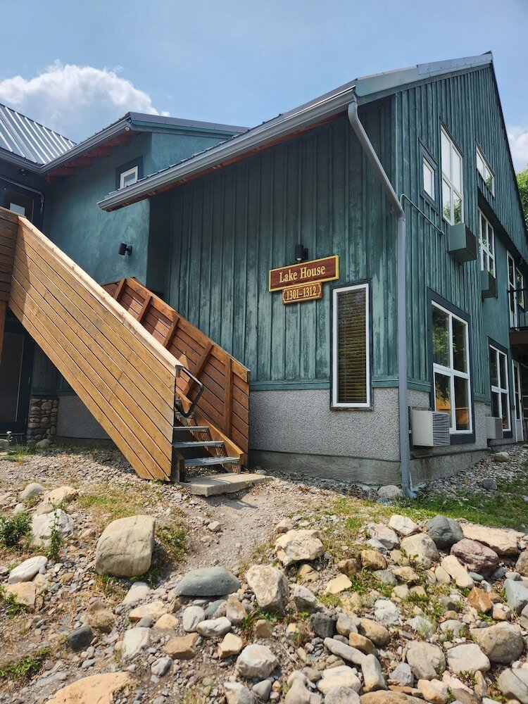 Фото Waterton Lakes Lodge Resort