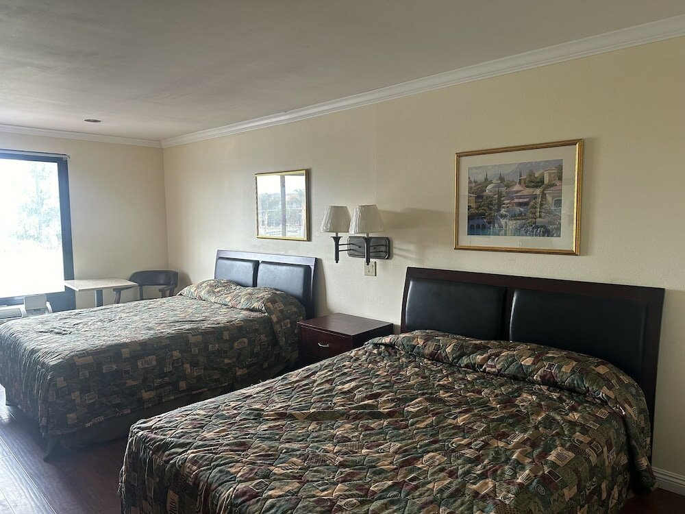 Фото Palm Inn Hotel near Tyler Mall Riverside