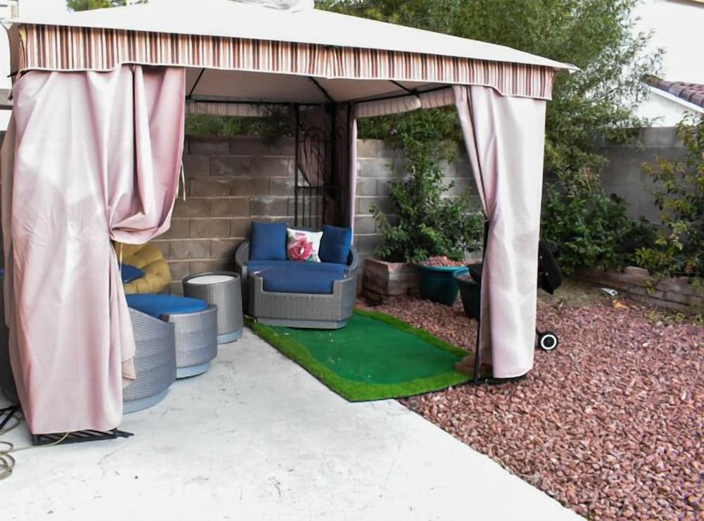 Фото Advantage Court