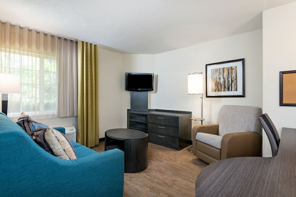 Фото Candlewood Suites Charlotte - Arrowood, an Ihg Hotel